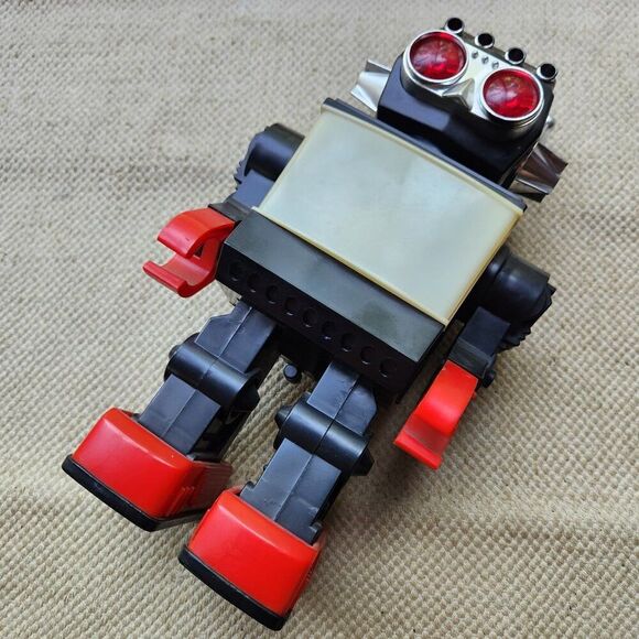1981 Kamco SATURN Giant Walking ROBOT Battery Operated Toy Working Screen Lights - Picture 1 of 12